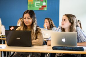 Dekorativt billede. Elever i klasseværelse